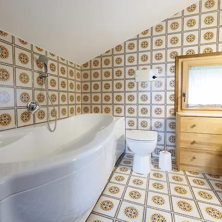 Casa Cesi 1, Luminoso Con Giardino ボルミオ